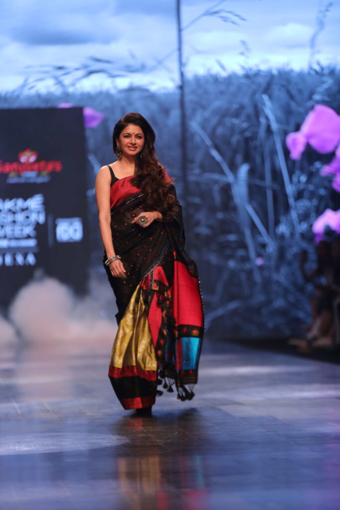  Bhagyashree looked mesmerizing as she walked the ramp as a showstopper for Designer Sanjukta Dutta at the Lakme Fashion Week.